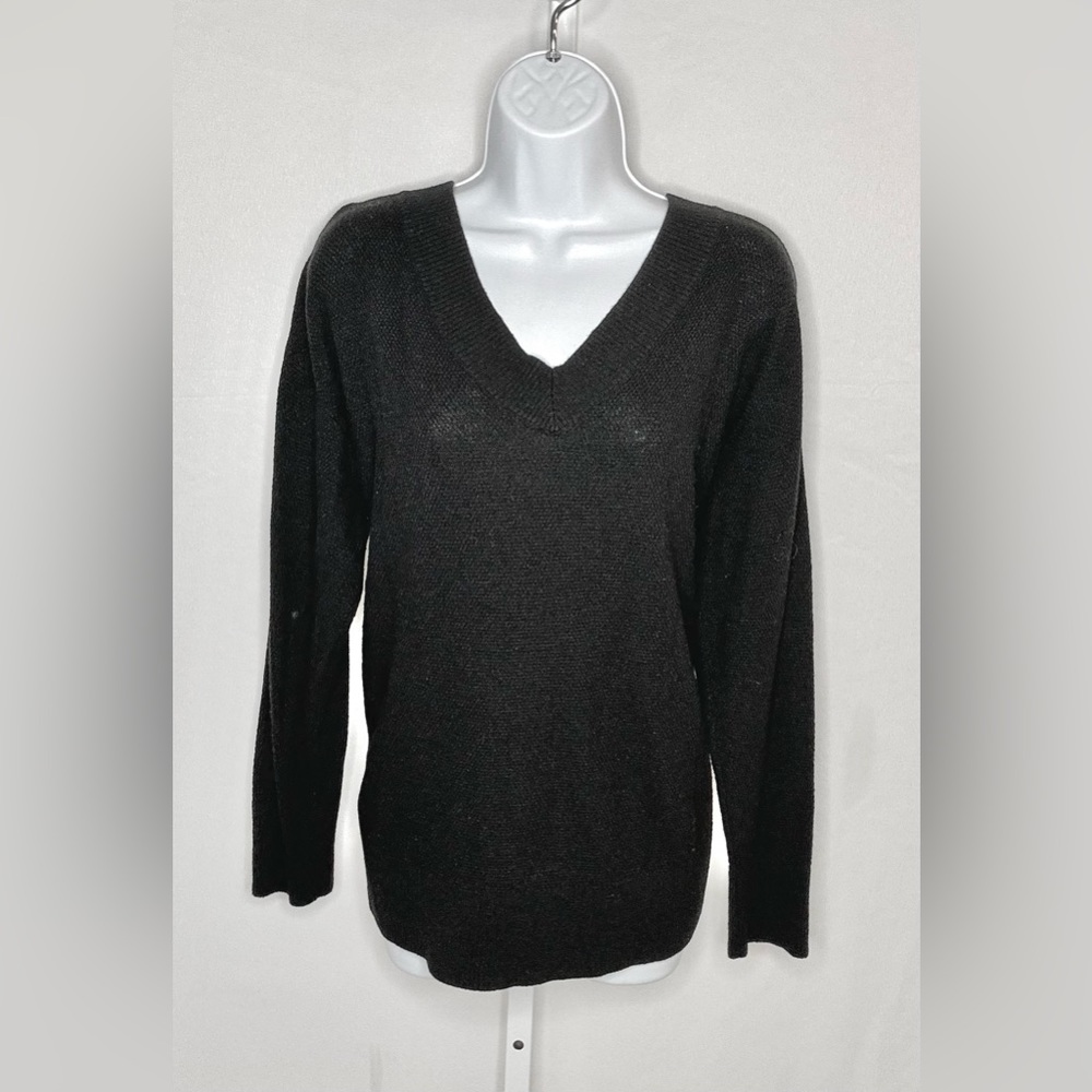 GAP brand knit sweater - black